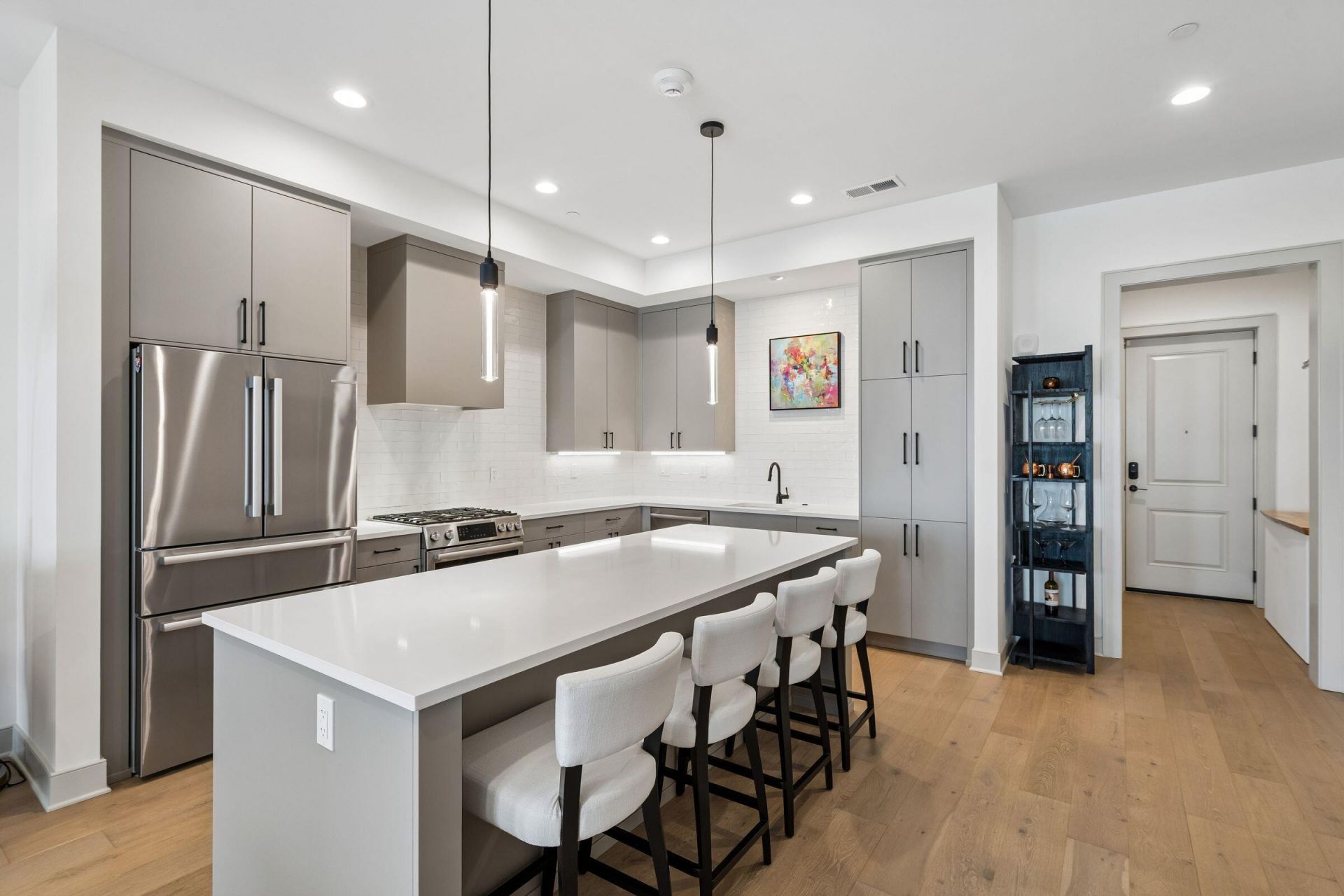 320 Longshore Street Photo 4