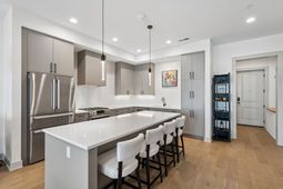 320 Longshore Street photo 4