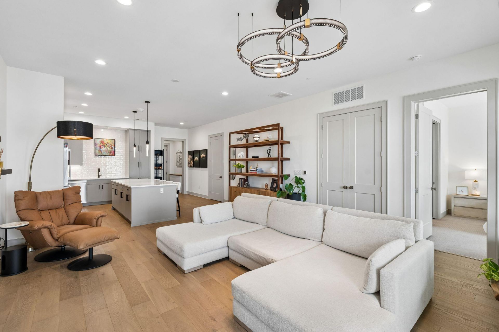 320 Longshore Street Photo 6