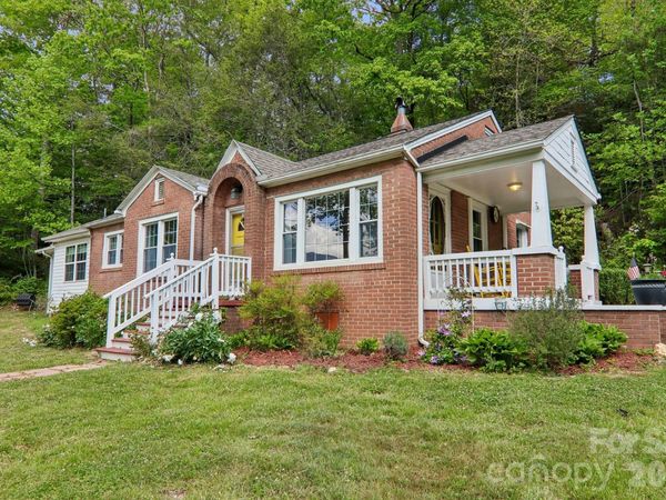 2627 White Oak Road, Burnsville, NC 28714
