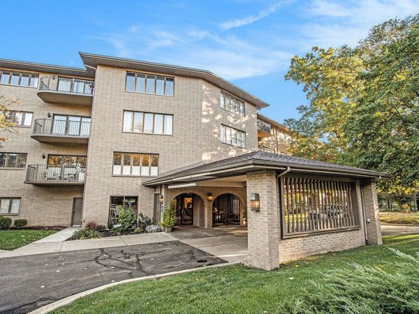 4040 Greenleaf Circle, Unit #410, Kalamazoo, MI 49008