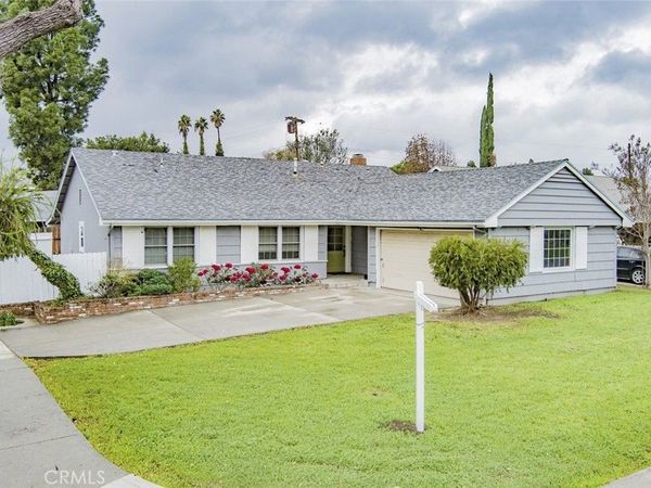 22201 Schoolcraft, Canoga Park, CA 91303