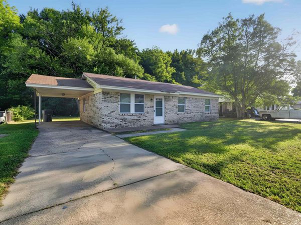 1100 WESTERN PARK DR, Memphis, TN 38109