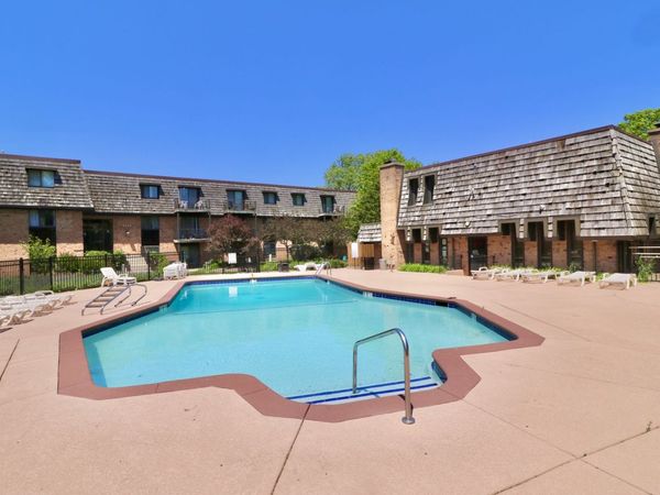 12 Oak Creek Drive, Unit 1213, Buffalo Grove, IL 60089
