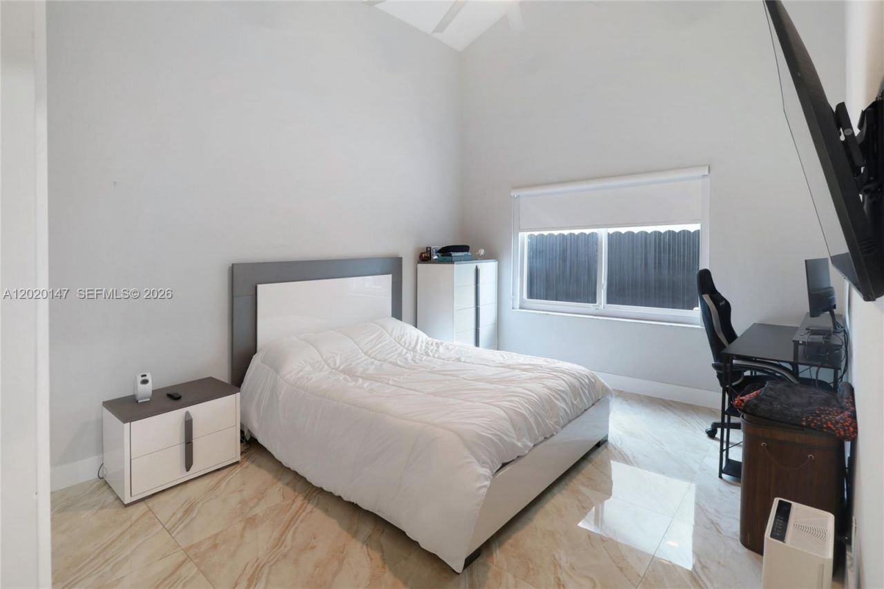 16183 NW 15th St, Pembroke Pines, FL 33028 Photo