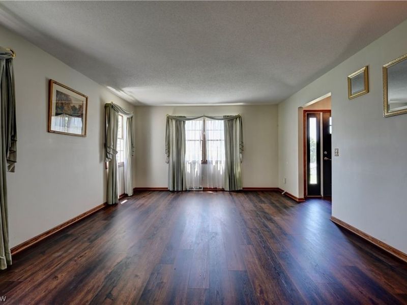 883 Basel Street, Sugarcreek, OH 44681 Photo 12