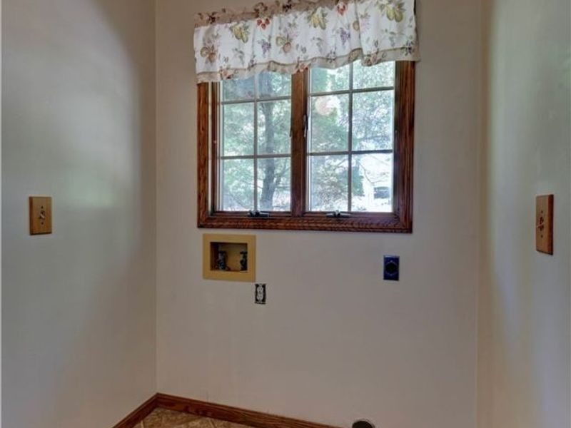 883 Basel Street, Sugarcreek, OH 44681 Photo 17