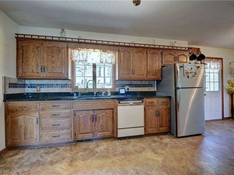 883 Basel Street, Sugarcreek, OH 44681 Photo 6
