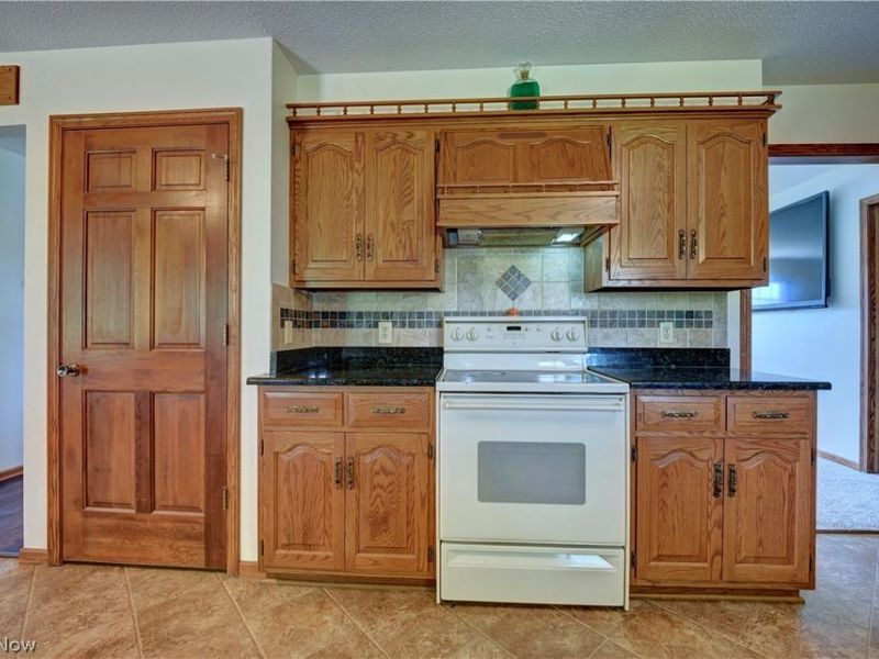 883 Basel Street, Sugarcreek, OH 44681 Photo 7