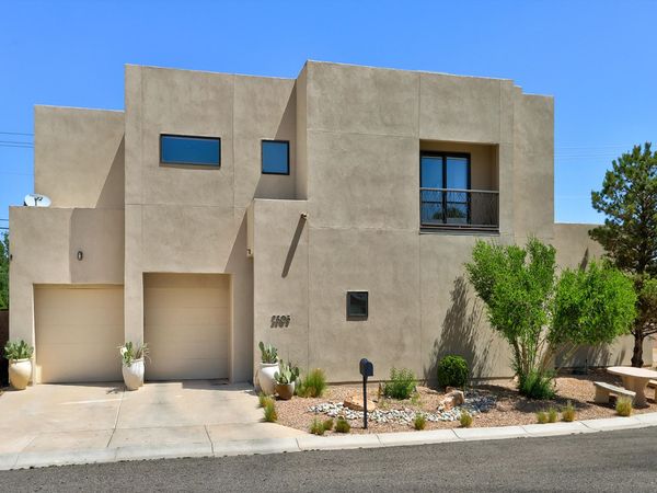 2305 Mananitas Lane NW, Albuquerque, NM 87104