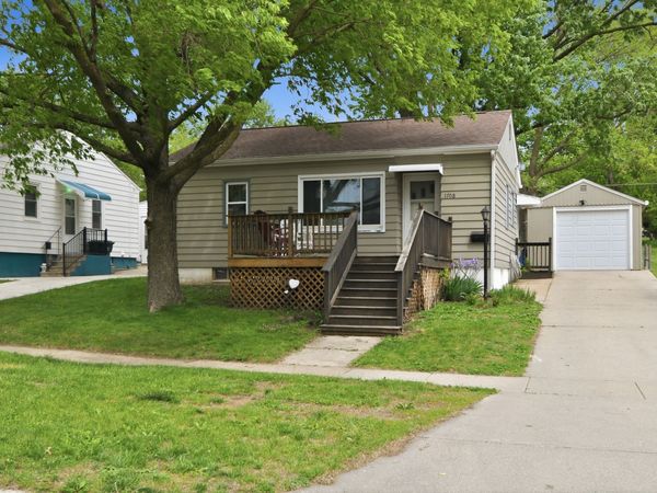 1708 W 3rd Street, Perry, IA 50220