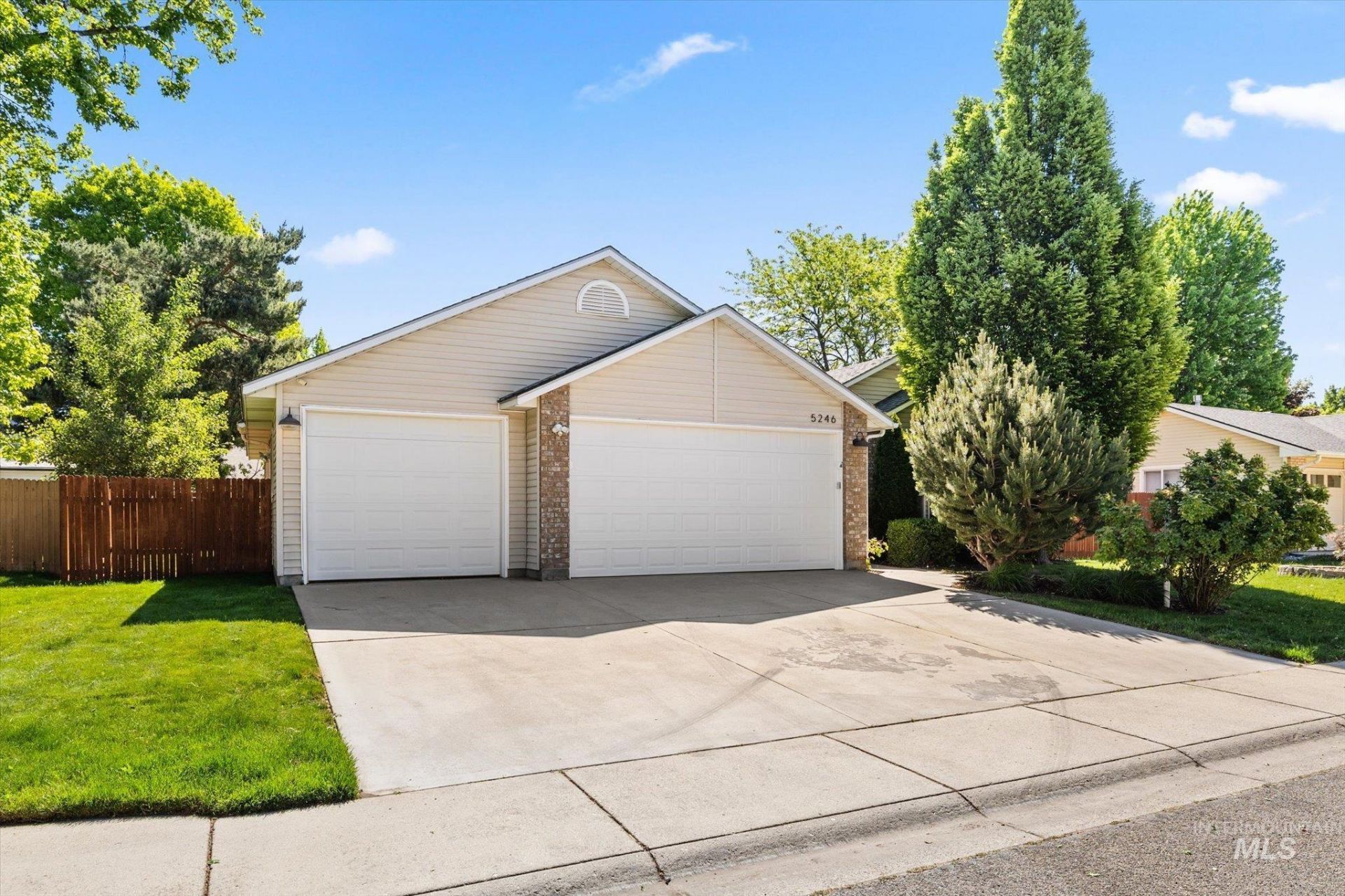 5246 N Hertford Way, Boise, ID 83714 Main Photo