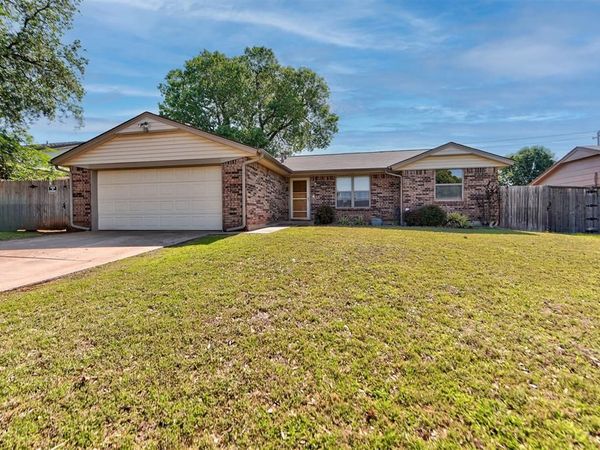 1008 S Morgan Drive, Moore, OK 73160