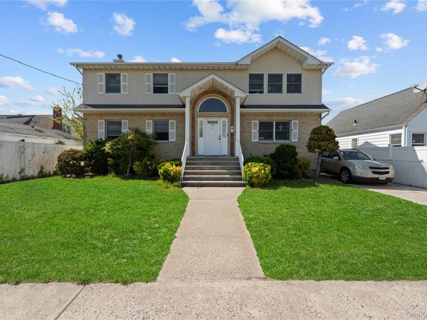 372 Madison Street , Franklin Square, NY 11010