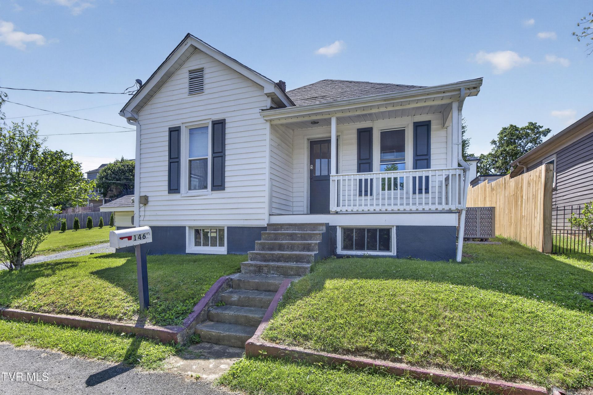 146 Cades Alley, Bristol, VA 24201 Main Photo