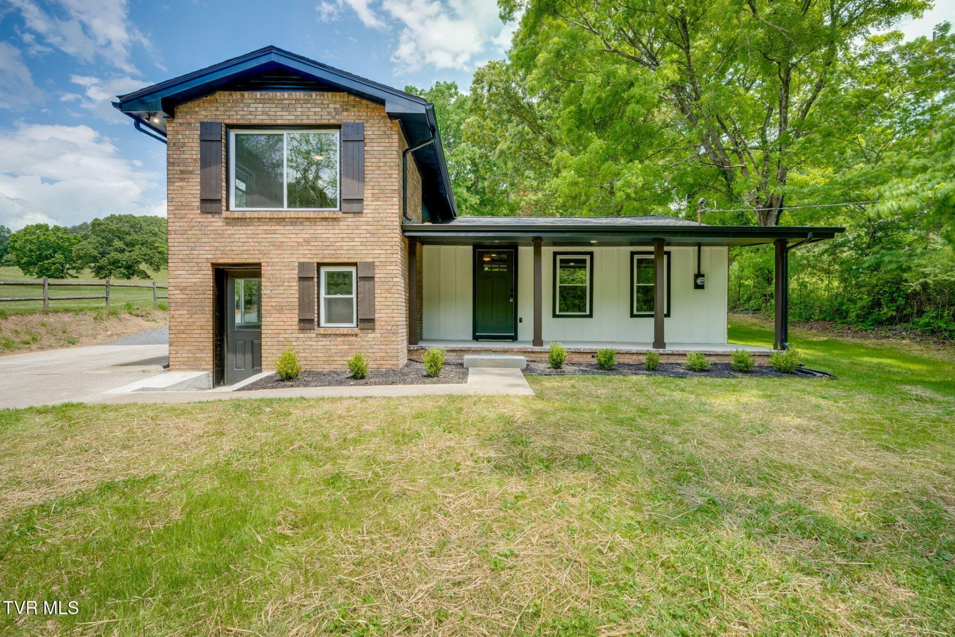 144 Lone Oak Road, Surgoinsville, TN 37873 Main Photo