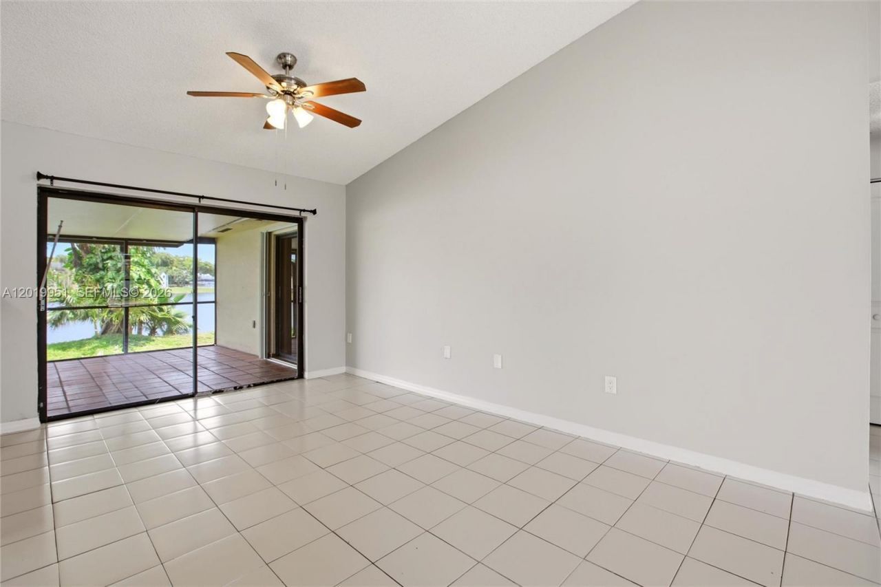 8359 NW 189th St Rd , Hialeah, FL 33015 Photo
