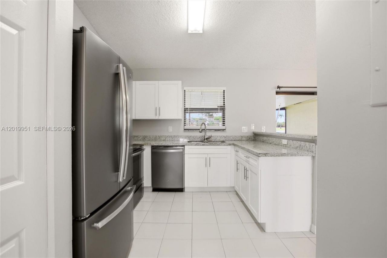 8359 NW 189th St Rd , Hialeah, FL 33015 Photo