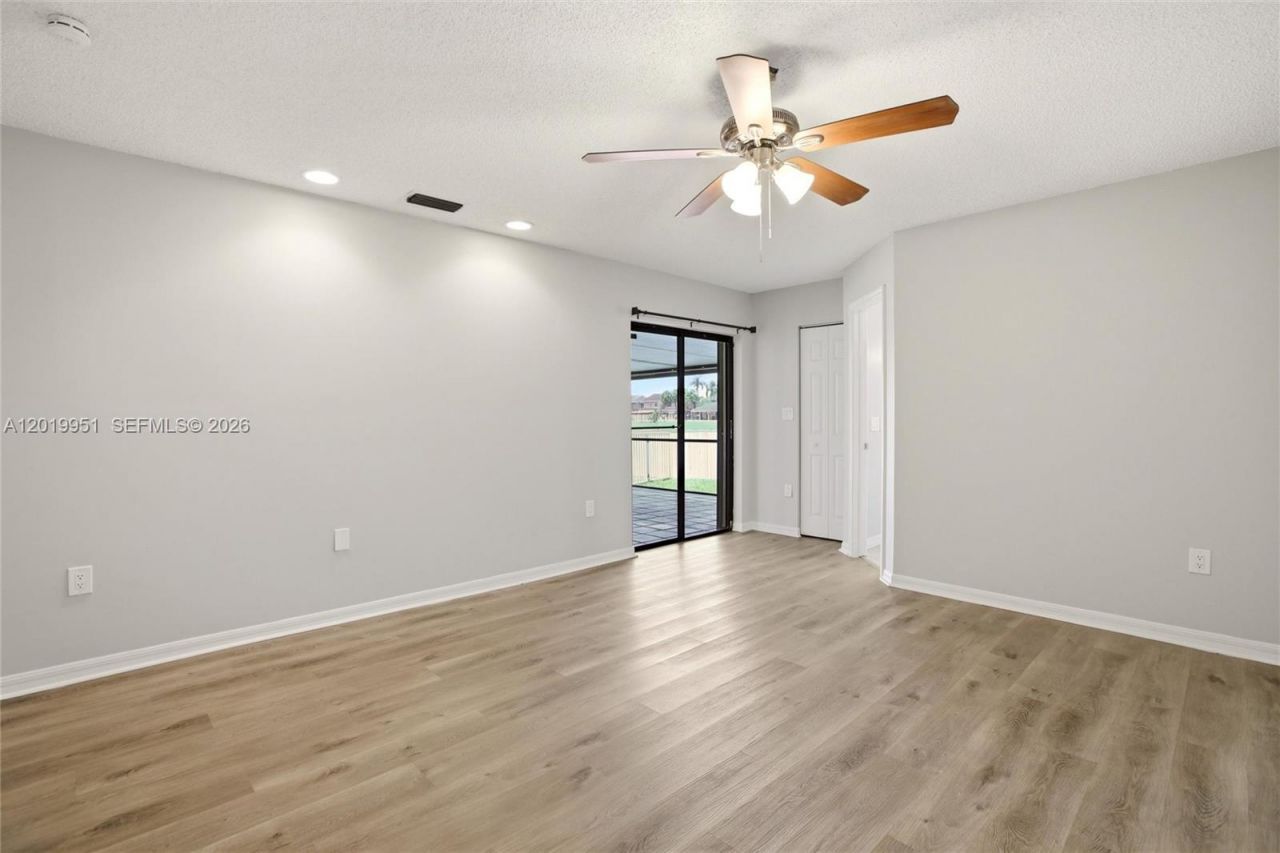 8359 NW 189th St Rd , Hialeah, FL 33015 Photo