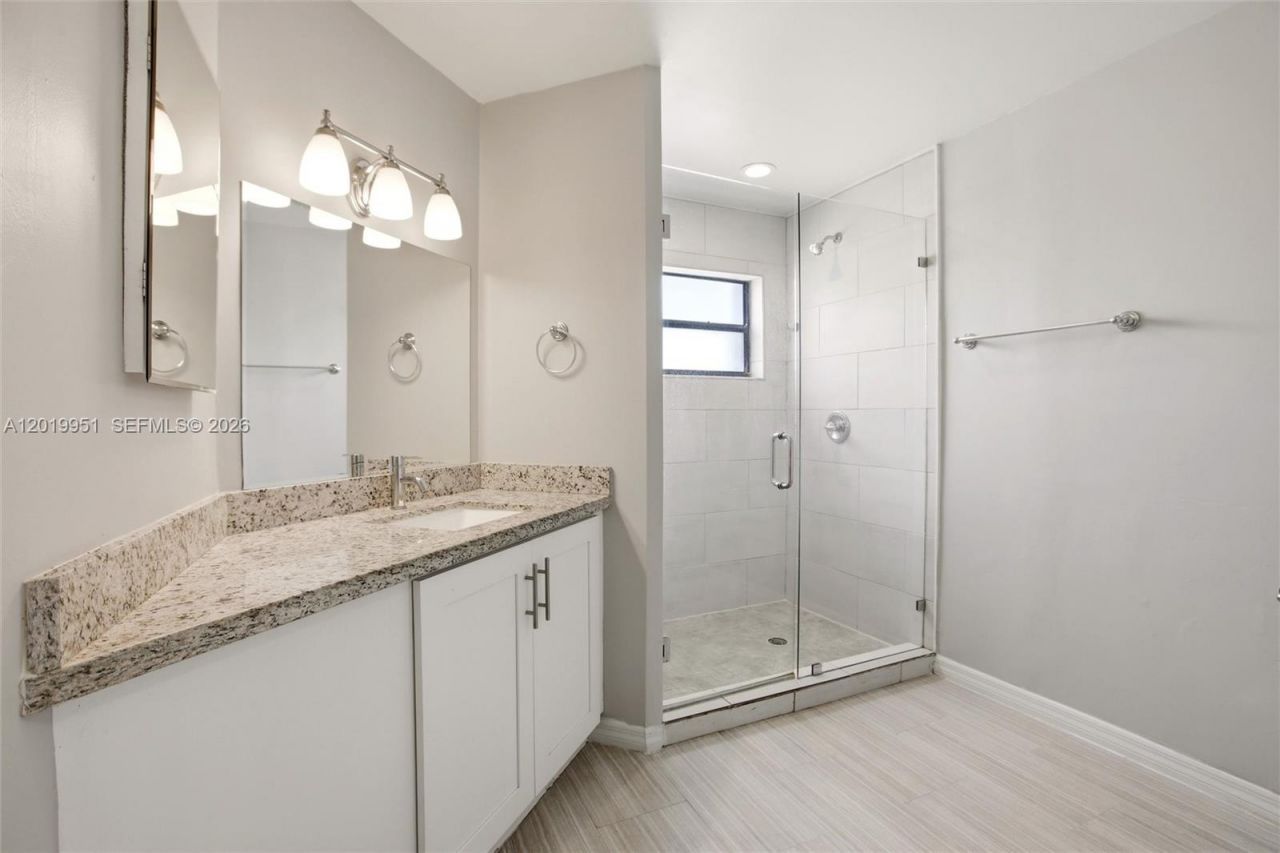 8359 NW 189th St Rd , Hialeah, FL 33015 Photo
