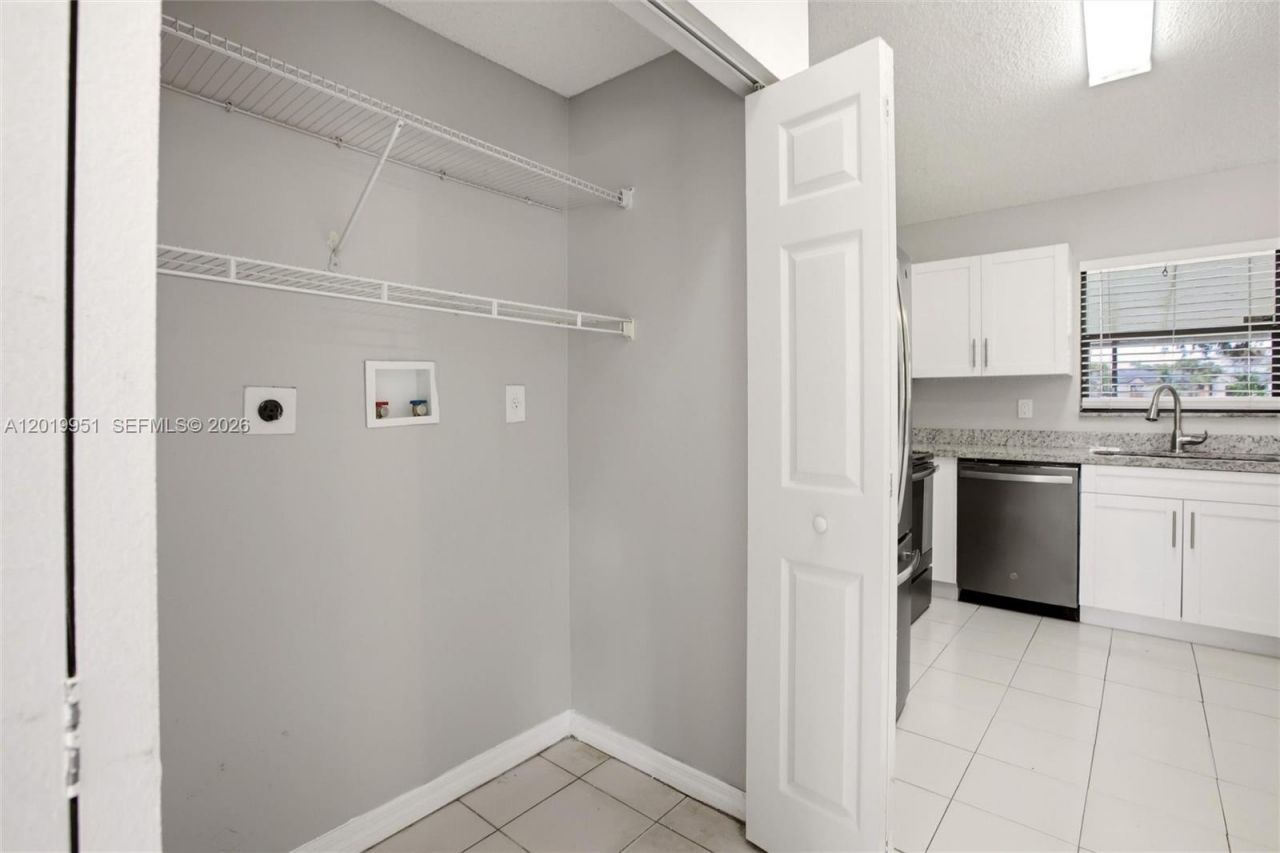 8359 NW 189th St Rd , Hialeah, FL 33015 Photo