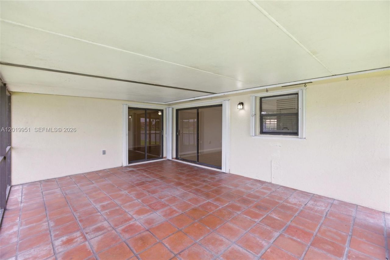 8359 NW 189th St Rd , Hialeah, FL 33015 Photo