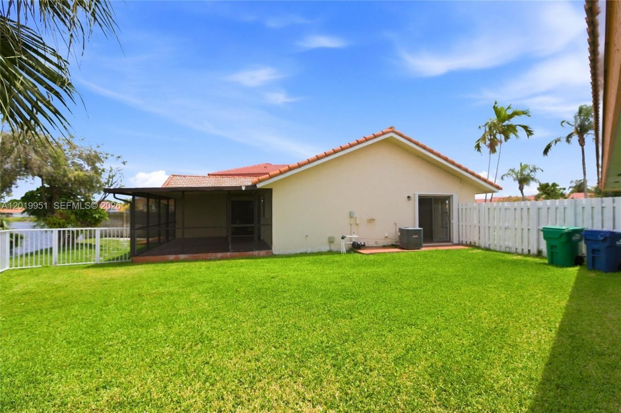 8359 NW 189th St Rd , Hialeah, FL 33015 Photo