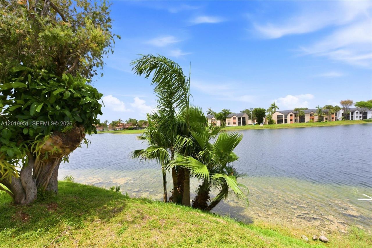 8359 NW 189th St Rd , Hialeah, FL 33015 Photo