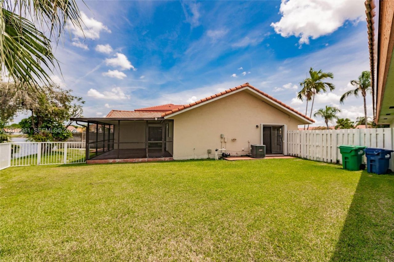 8359 NW 189th St Rd , Hialeah, FL 33015 Photo