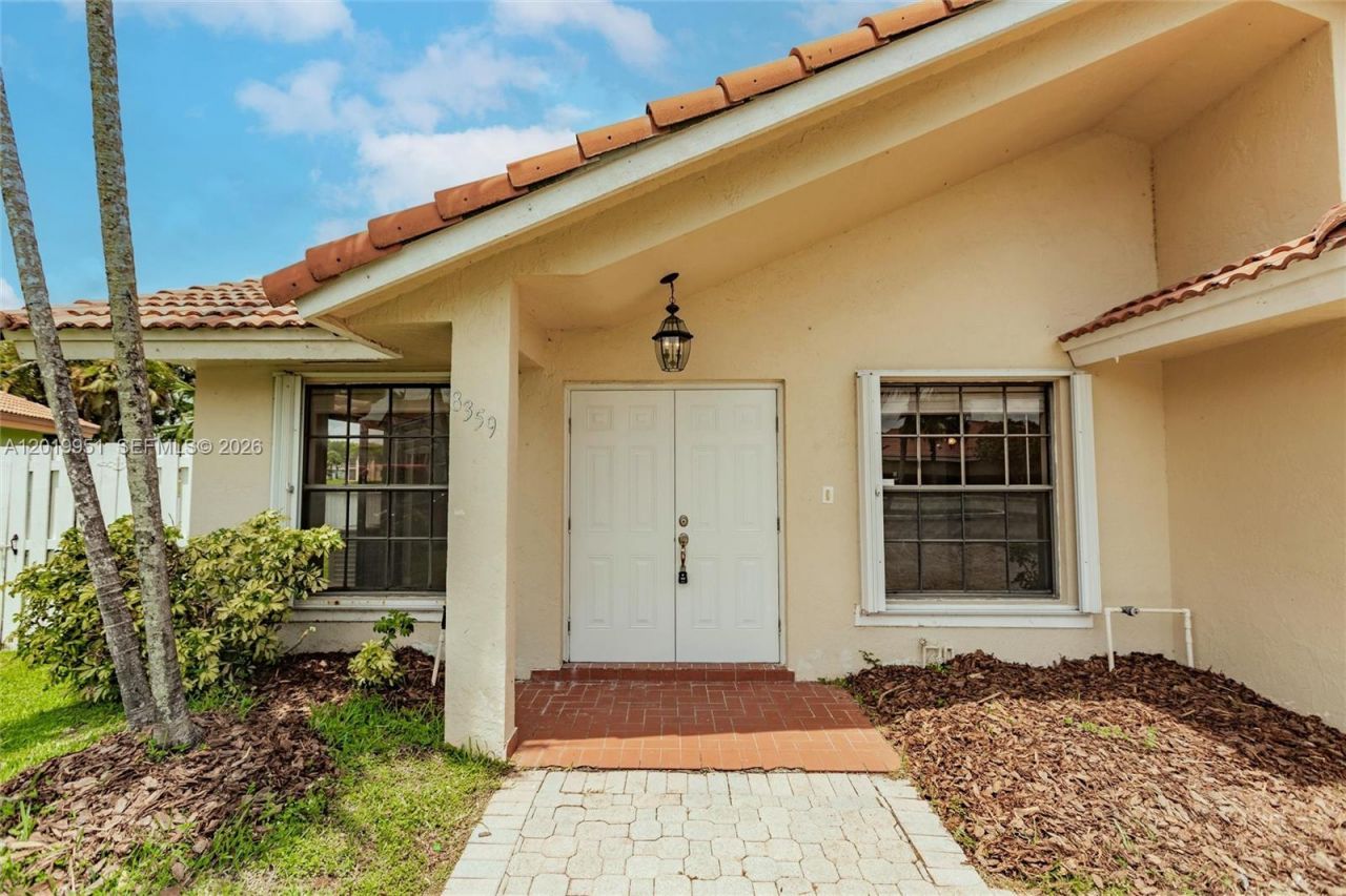 8359 NW 189th St Rd , Hialeah, FL 33015 Photo