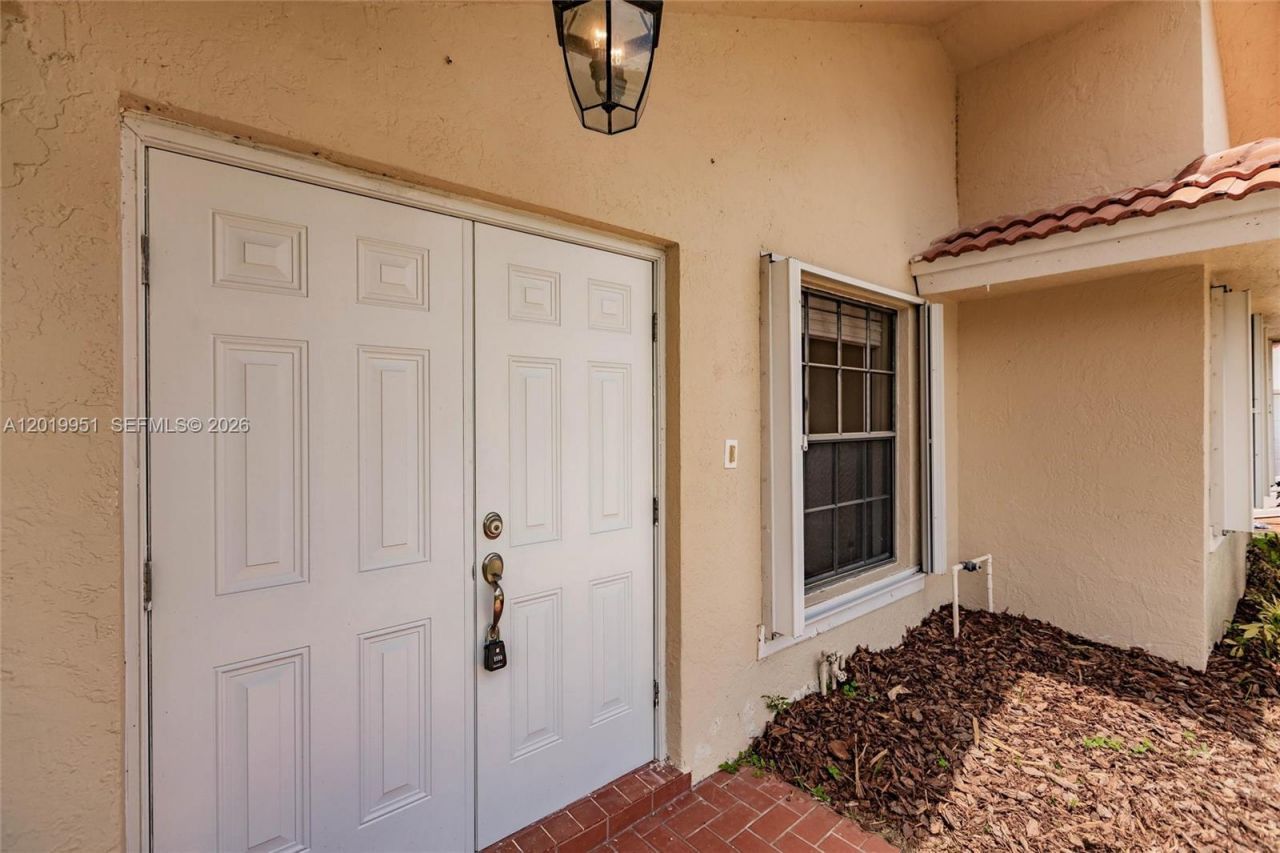 8359 NW 189th St Rd , Hialeah, FL 33015 Photo