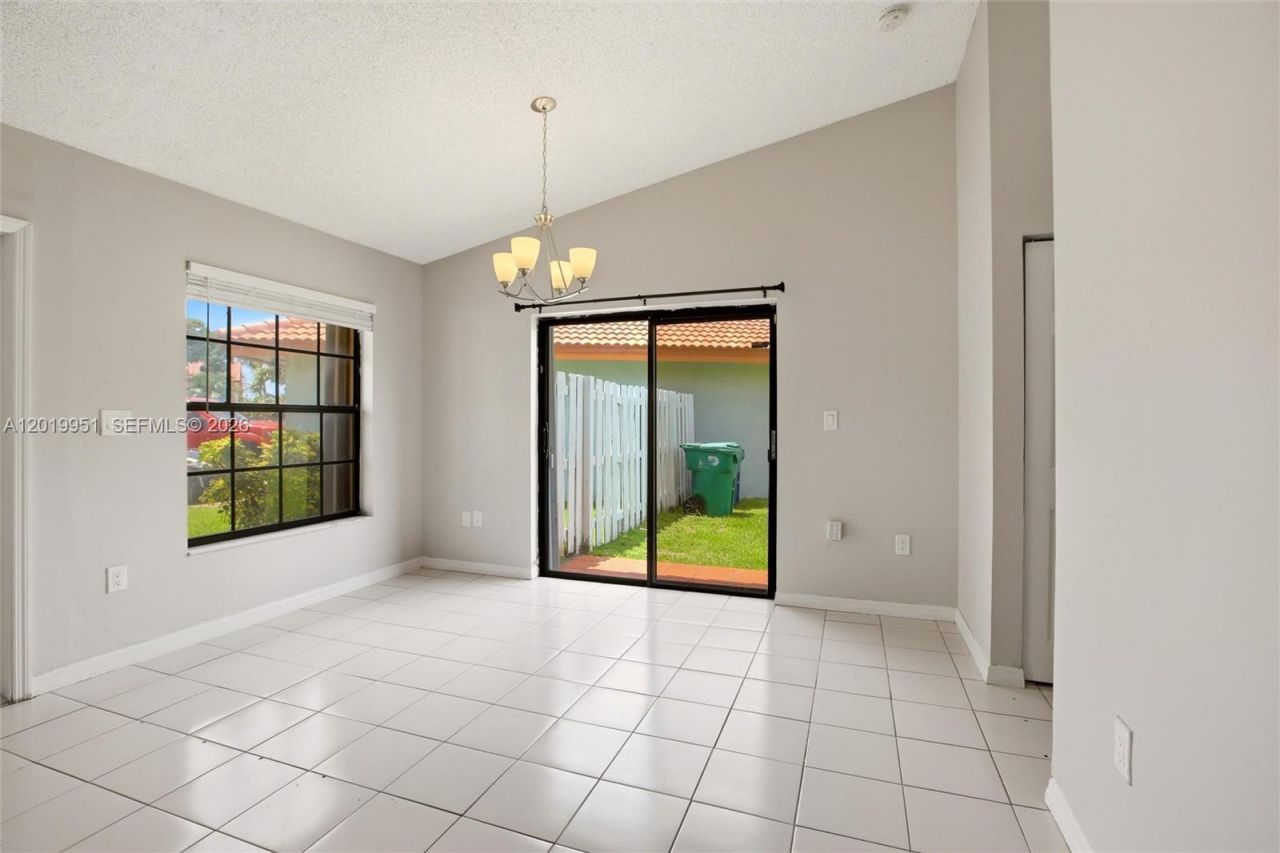 8359 NW 189th St Rd , Hialeah, FL 33015 Photo