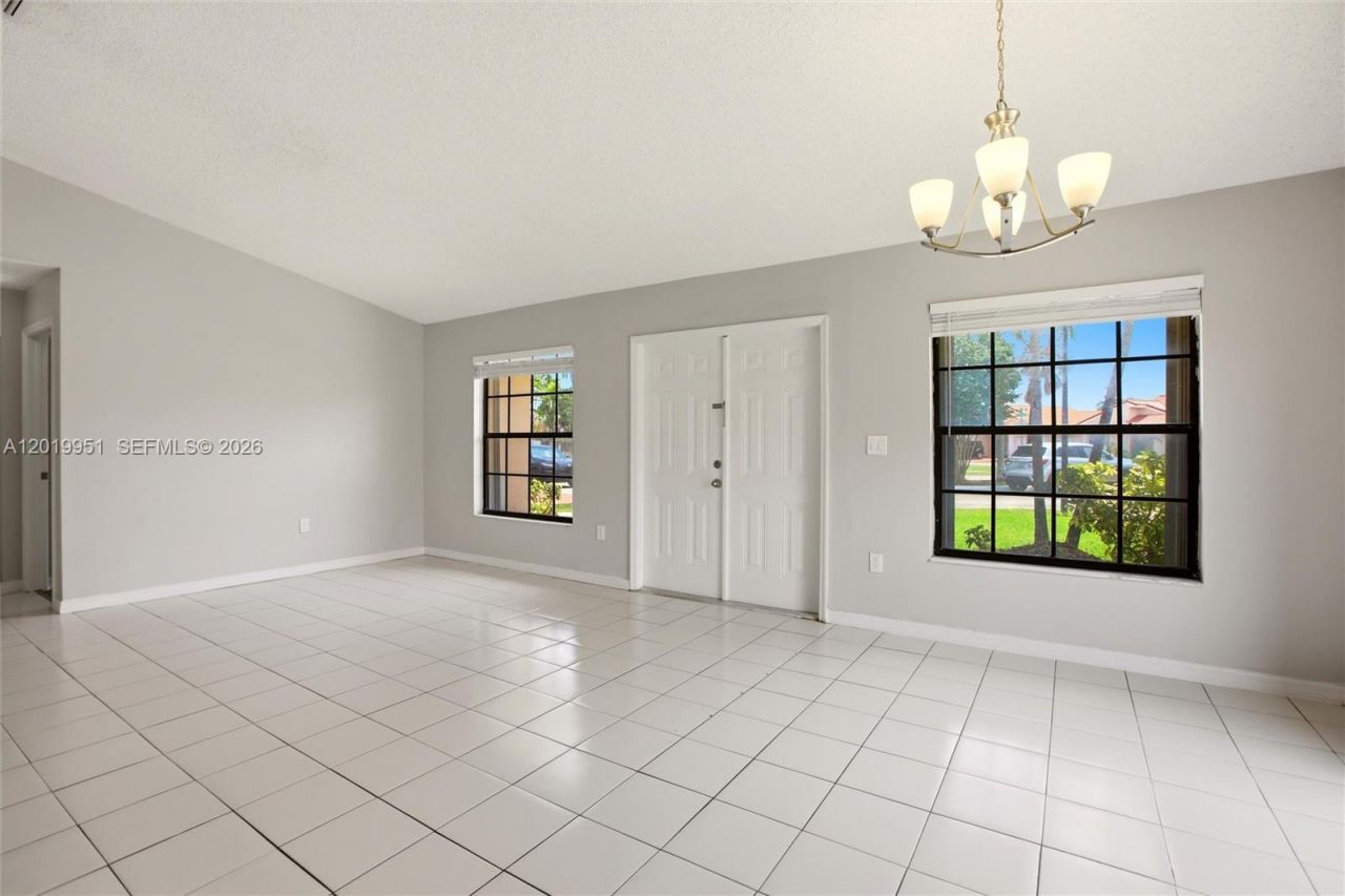 8359 NW 189th St Rd , Hialeah, FL 33015 Photo