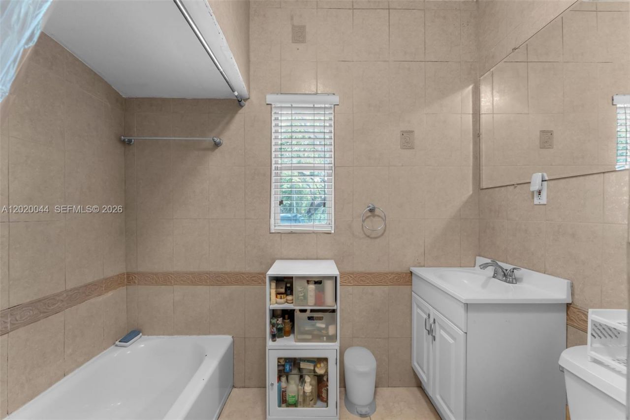28 NE 48th St , Miami, FL 33137 Photo