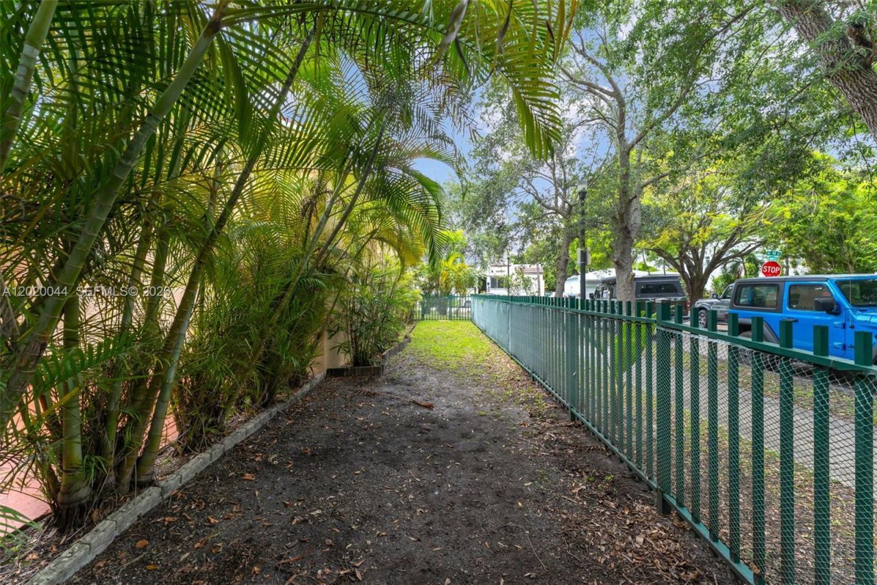 28 NE 48th St , Miami, FL 33137 Photo