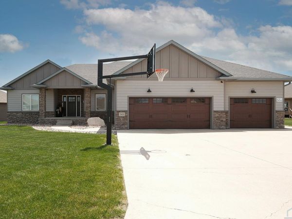 343 Sawgrass Trail, Sioux Center, IA 51250
