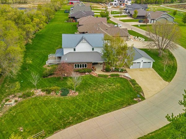 2003 PONDSIDE LN, Rock Valley, IA 51247