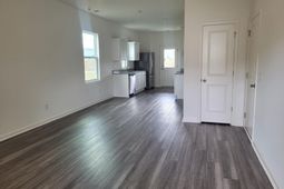 1212 Carriage Wood Circle photo 4