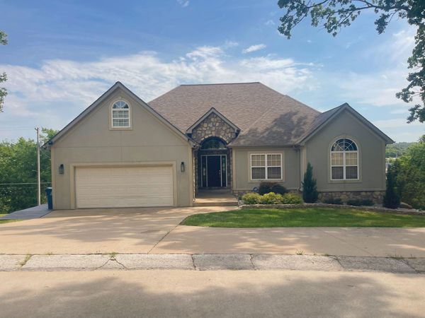 813 Roundup , Neosho, MO 64850