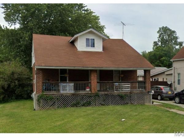 945 E Leonard Street, Staunton, IL 62088