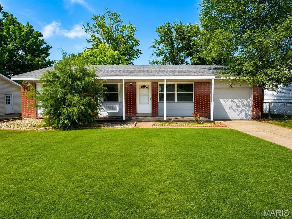21 Saint Lawrence Drive, Saint Peters, MO 63376 Main Photo