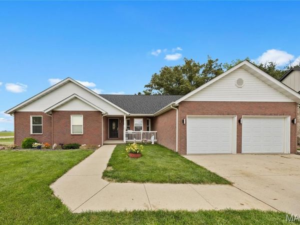 9507 Woodcrest Place, Breese, IL 62230