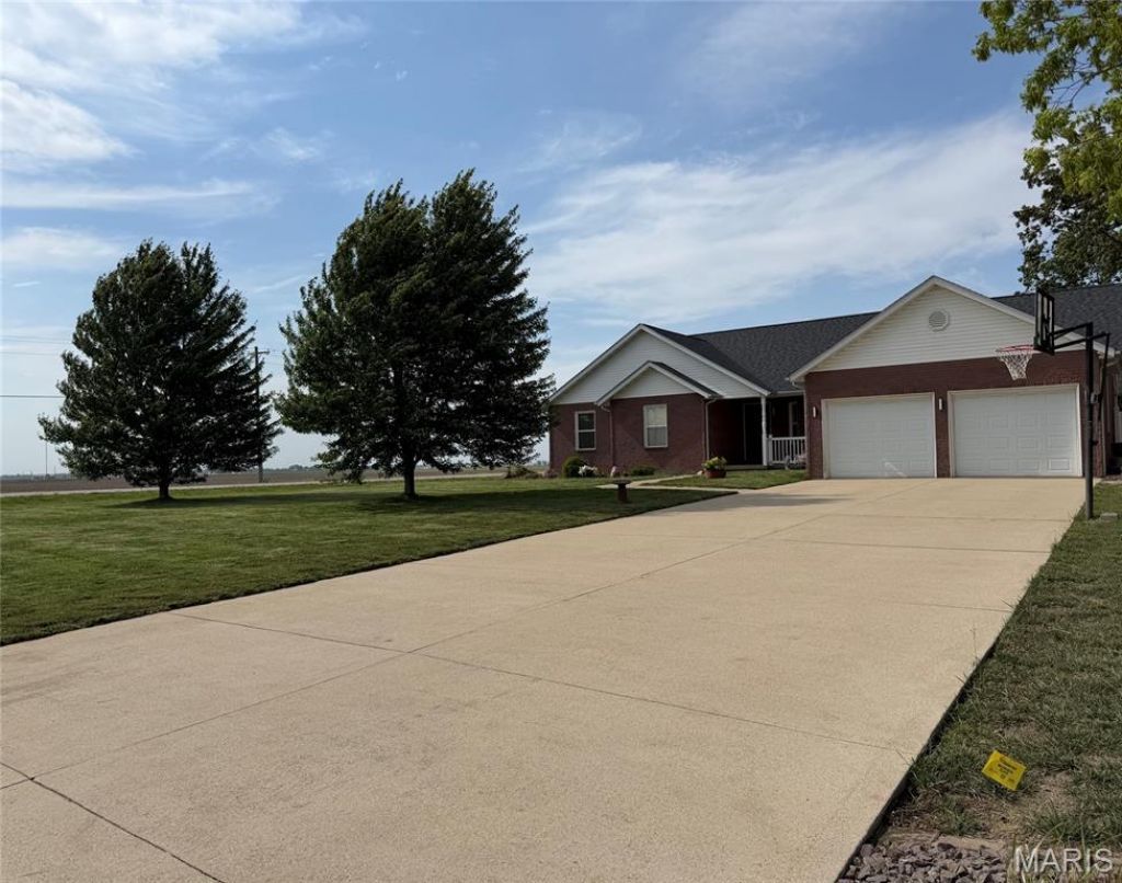 9507 Woodcrest Place , Breese, IL 62230 Main Photo