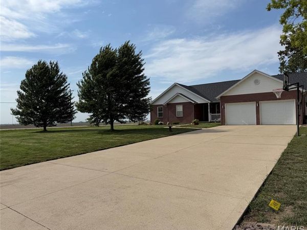 9507 Woodcrest Place , Breese, IL 62230