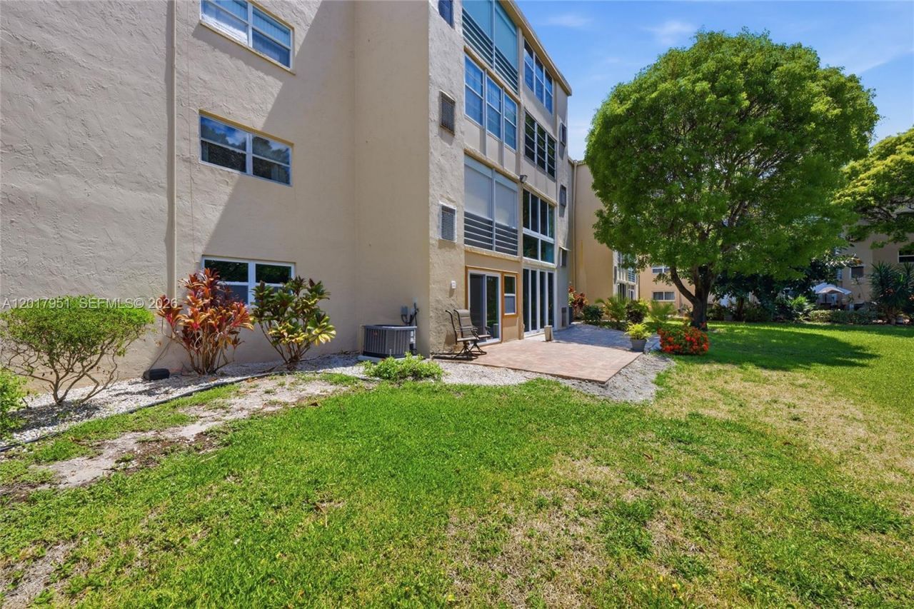 330 NE 26th Ave , Unit 1120, Boynton Beach, FL 33435 Photo