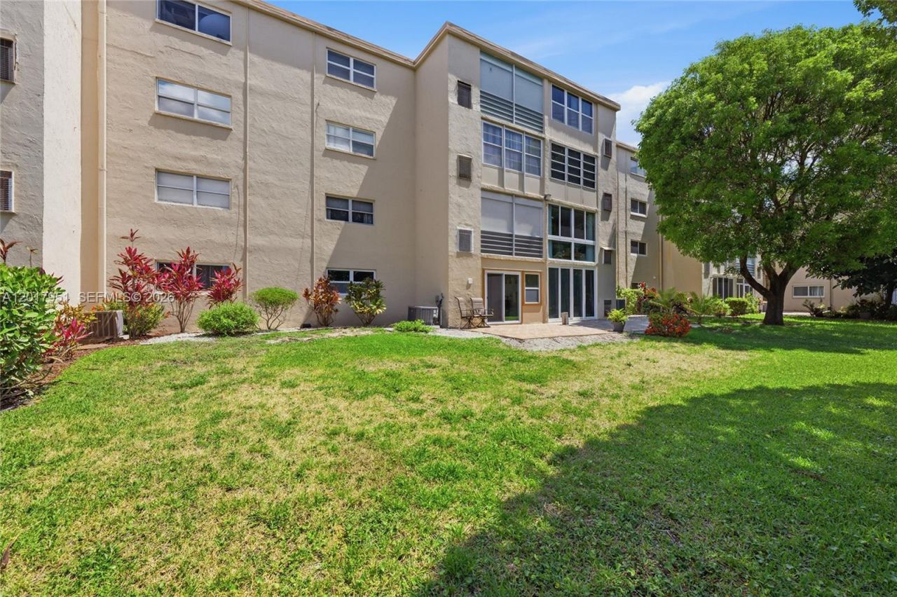 330 NE 26th Ave , Unit 1120, Boynton Beach, FL 33435 Photo