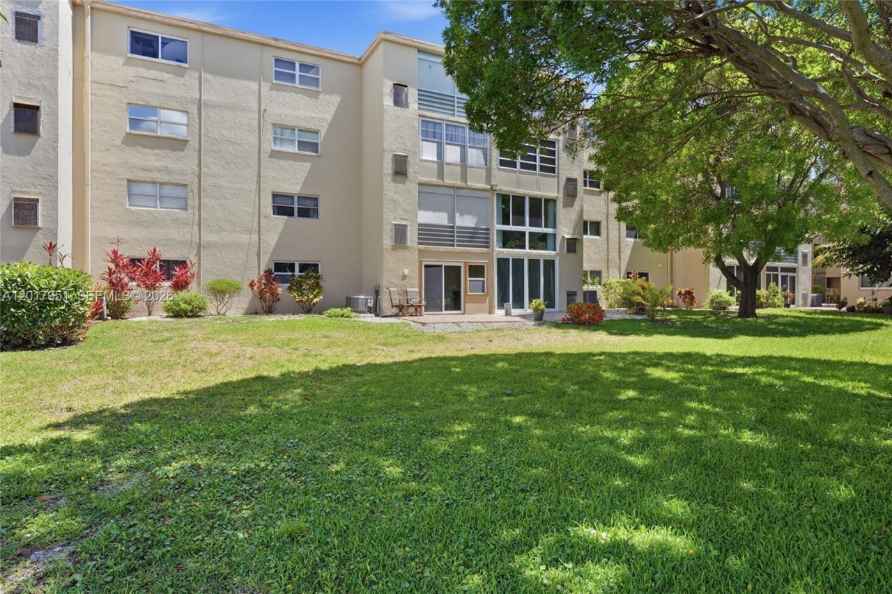 330 NE 26th Ave , Unit 1120, Boynton Beach, FL 33435 Photo