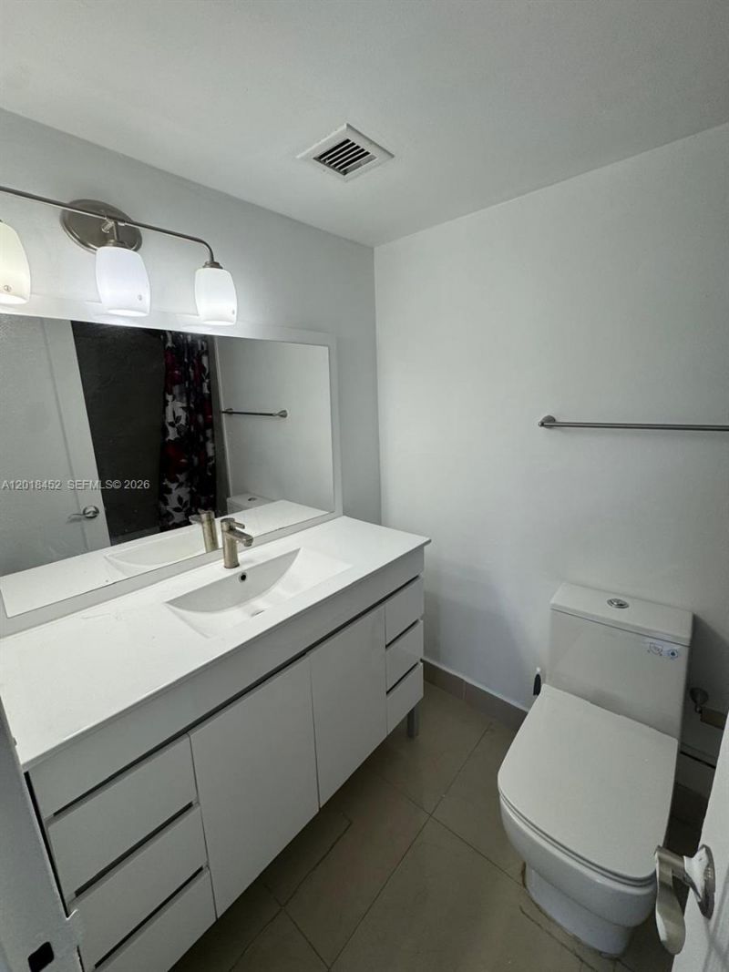 2020 NE 135th St , Unit 303, North Miami, FL 33181 Photo