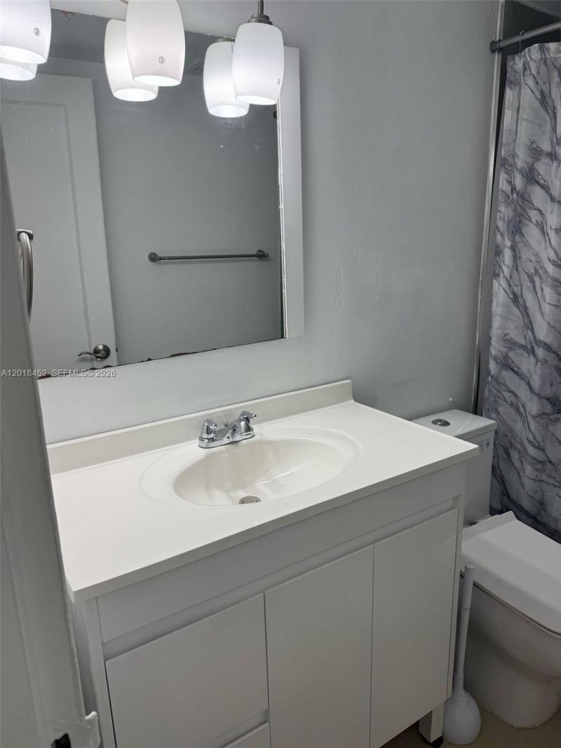 2020 NE 135th St , Unit 303, North Miami, FL 33181 Photo