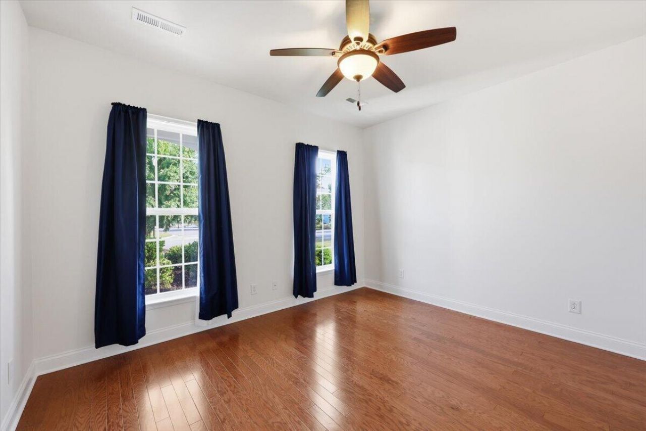 470 Eastern Isle Avenue Photo 15